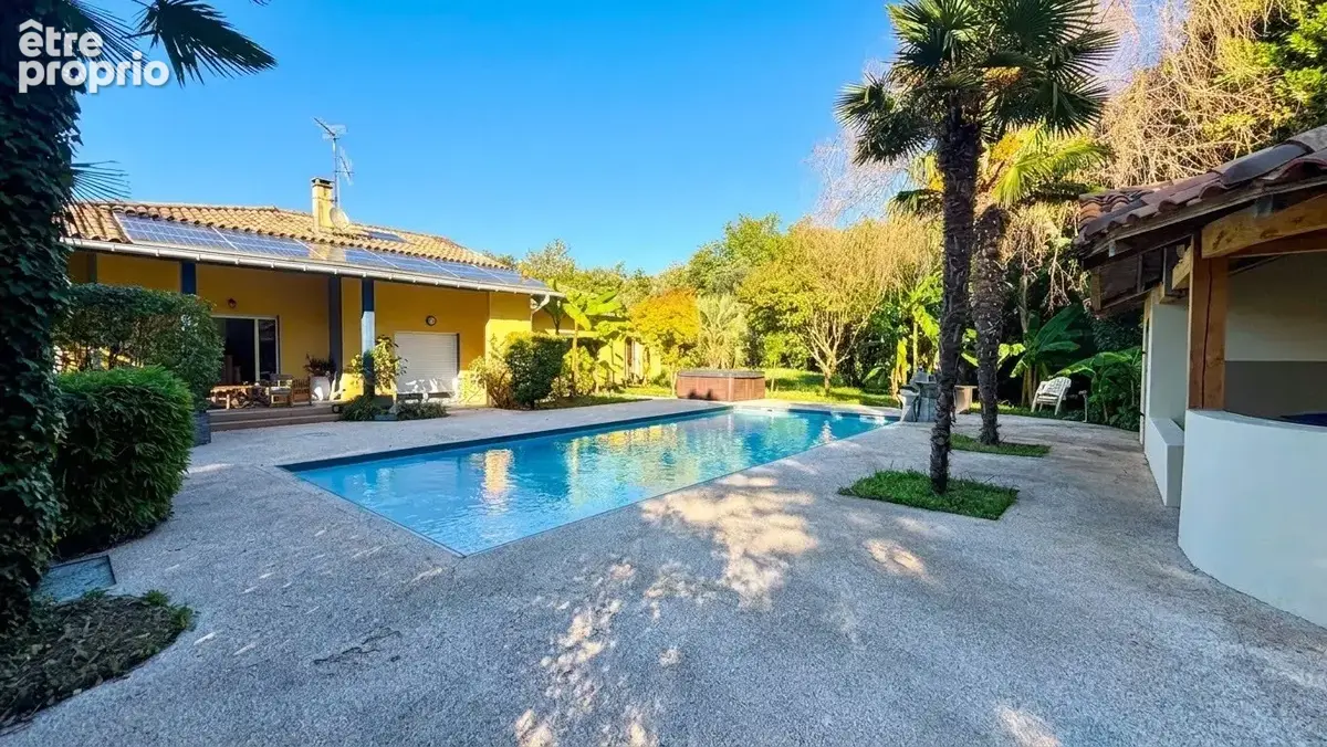 Maison T6 de 175 m² avec piscine plein sud, pool house et jacuzzi sur un terrain de 3 500 m² - photo 3