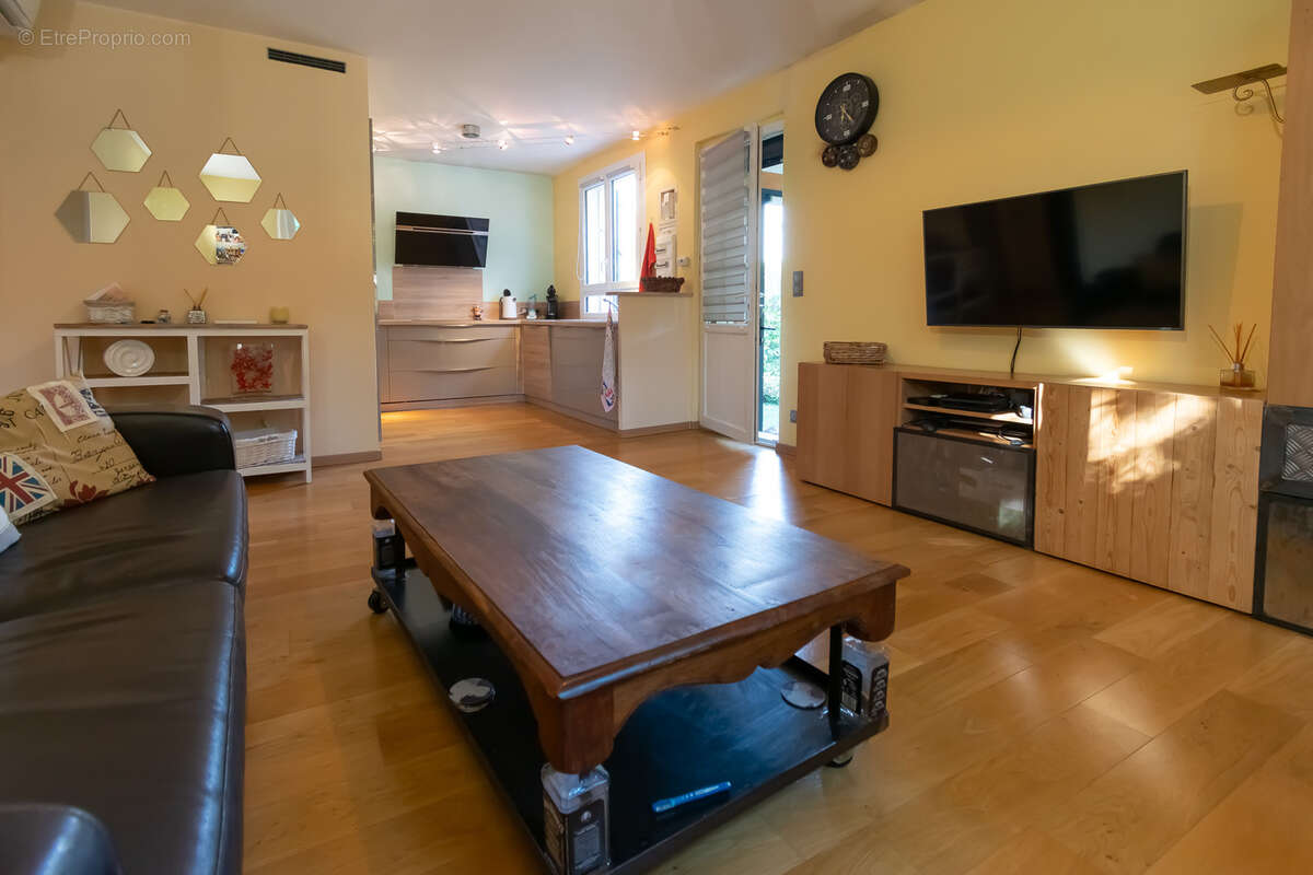 Maison individuelle avec véranda, garages et vidéosurveillance - photo 5