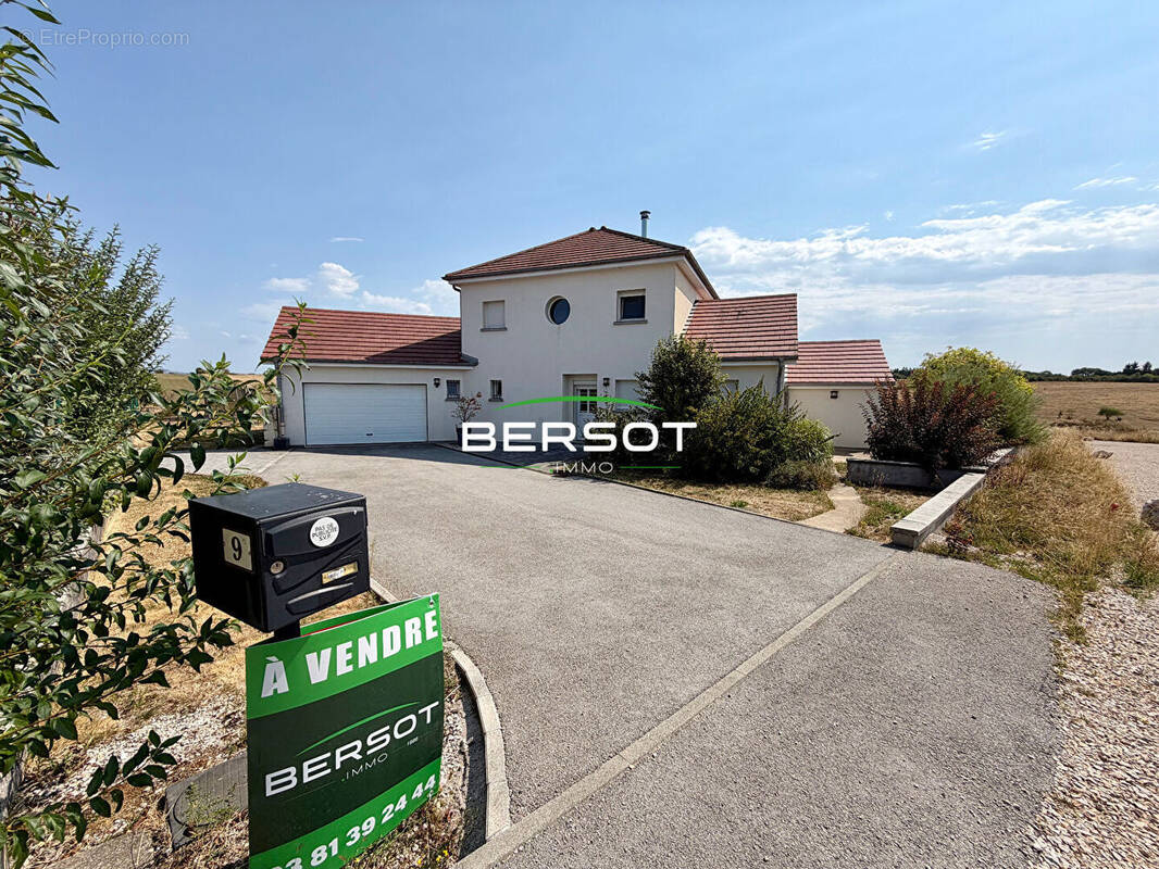 Maison à L'HOPITAL-DU-GROSBOIS