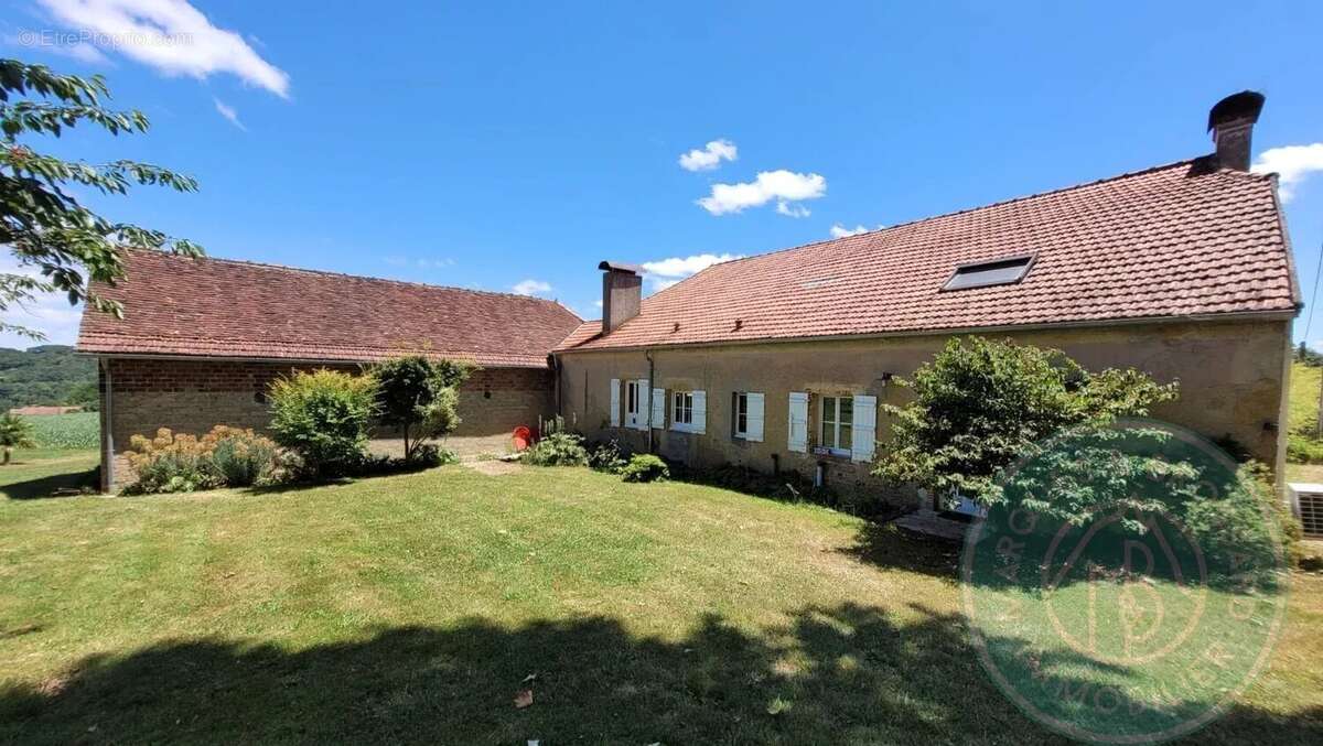 Maison à LEMBEYE