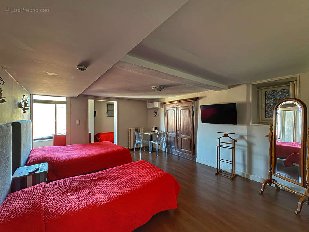 Commerce à SAINT-JEAN-PIED-DE-PORT