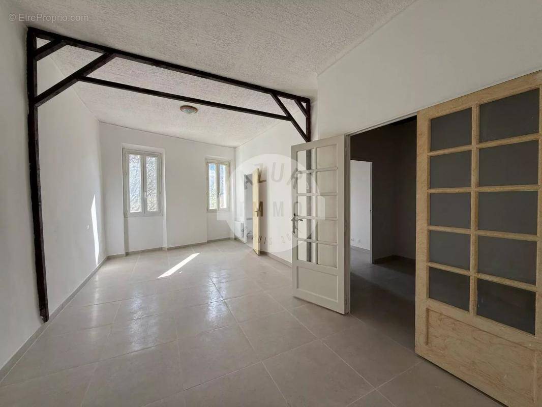 Appartement à ROQUEVAIRE