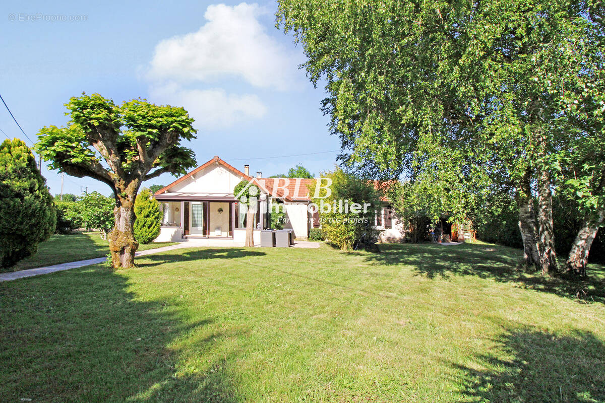 Maison à LE PERRAY-EN-YVELINES