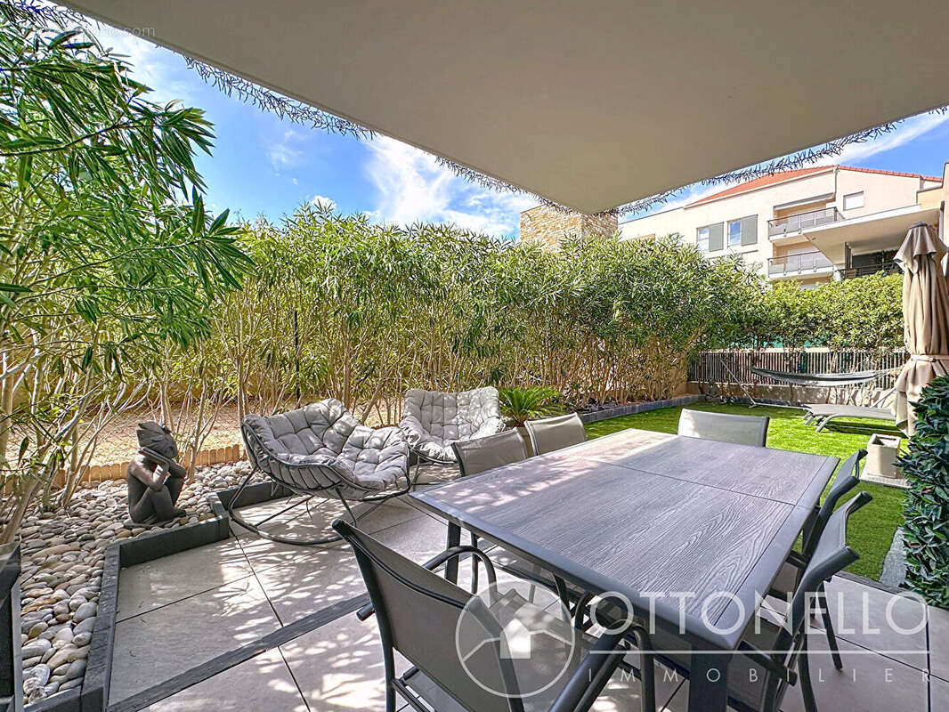 Appartement à ROQUEBRUNE-SUR-ARGENS