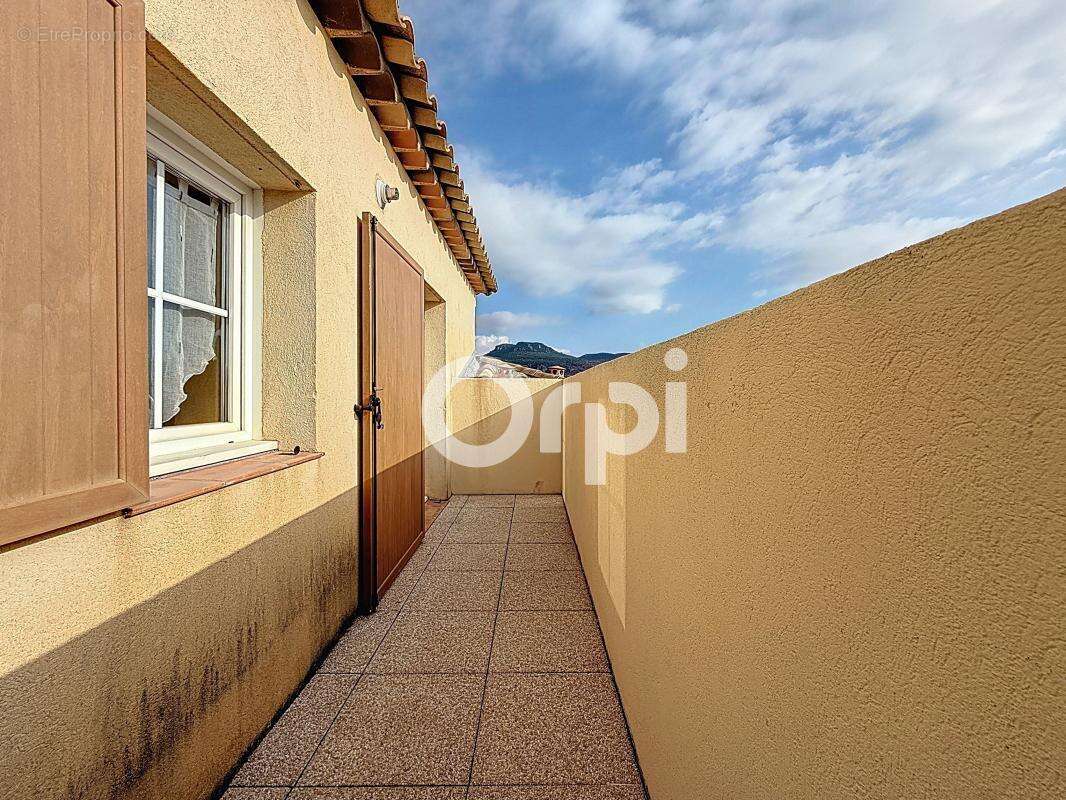 Appartement à ROQUEBRUNE-SUR-ARGENS