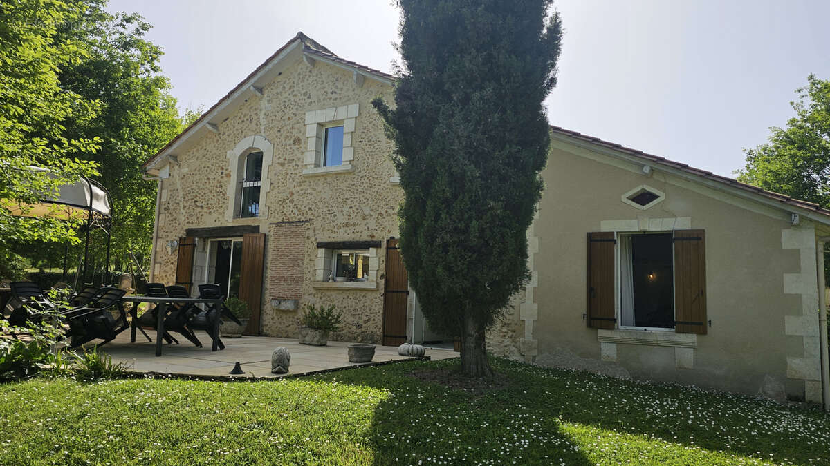 Maison à CREYSSENSAC-ET-PISSOT
