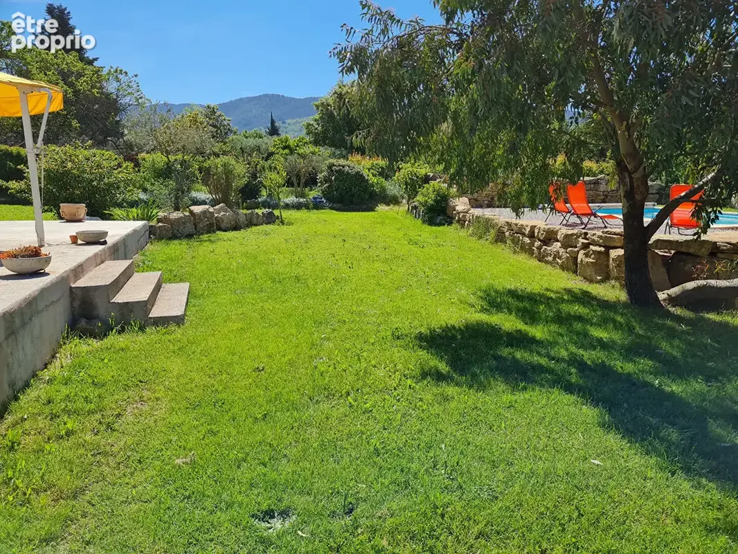 Belle maison provençale avec piscine sur 2100 M²  de terrain - photo 4