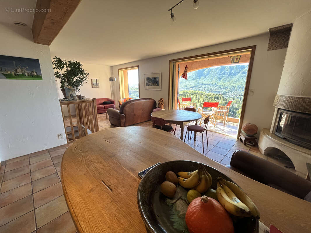 Maison à LE REVEST-LES-EAUX