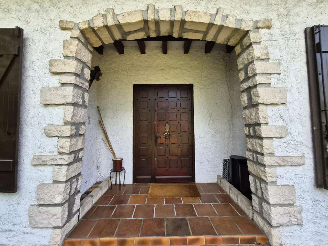 Maison à VELAINE-EN-HAYE