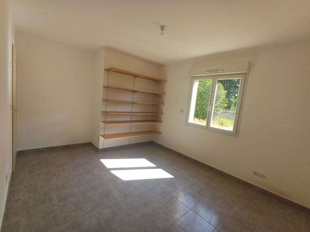 Maison à MONCETZ-LONGEVAS