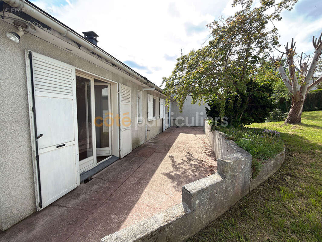 Maison à SAINT-SEBASTIEN-DE-MORSENT