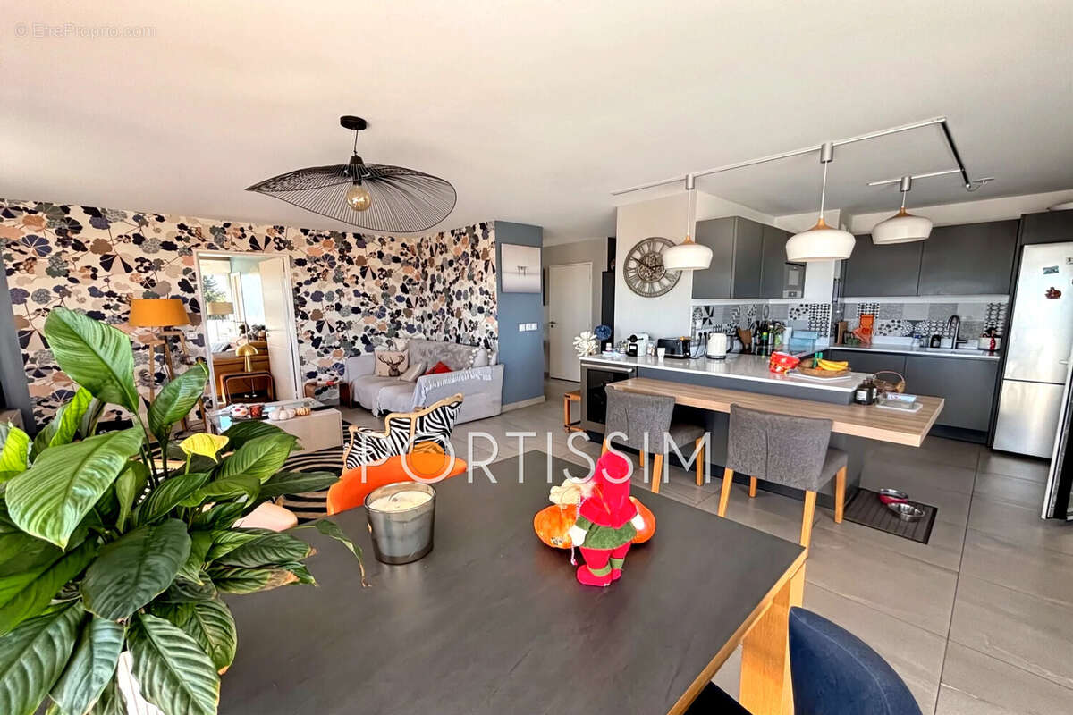 Appartement à SAINT-LAURENT-DU-VAR