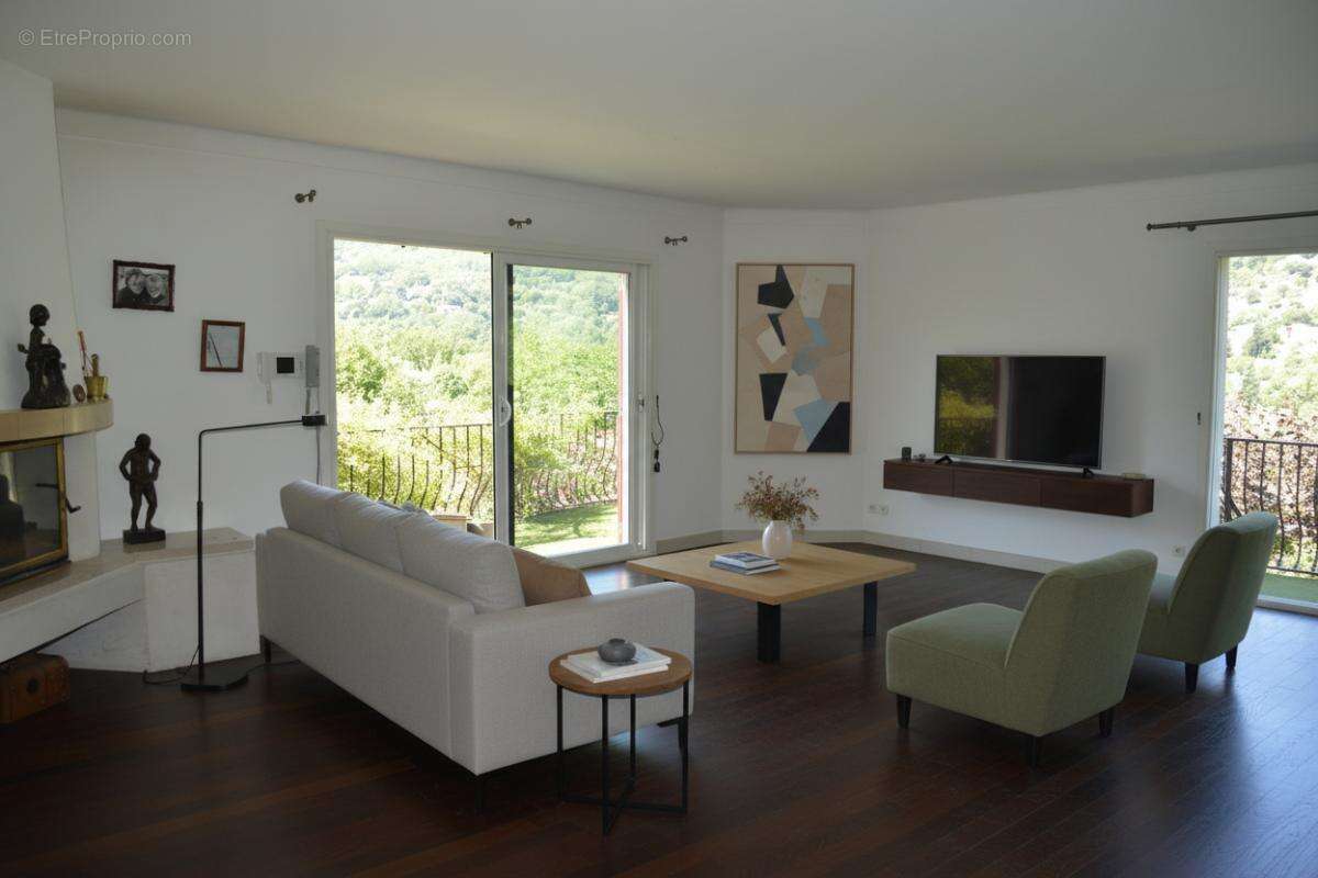 PROPRIETE 190 M²  constituée de 2 appartements + studio indépendant- piscine et pool-house , superbe vue panoramique - photo 8