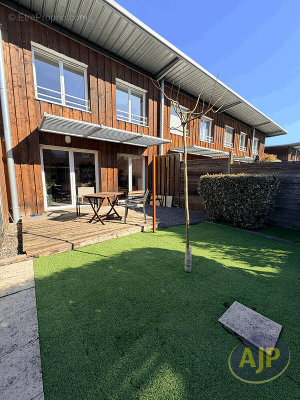 Maison à SAINT-JEAN-D'ILLAC