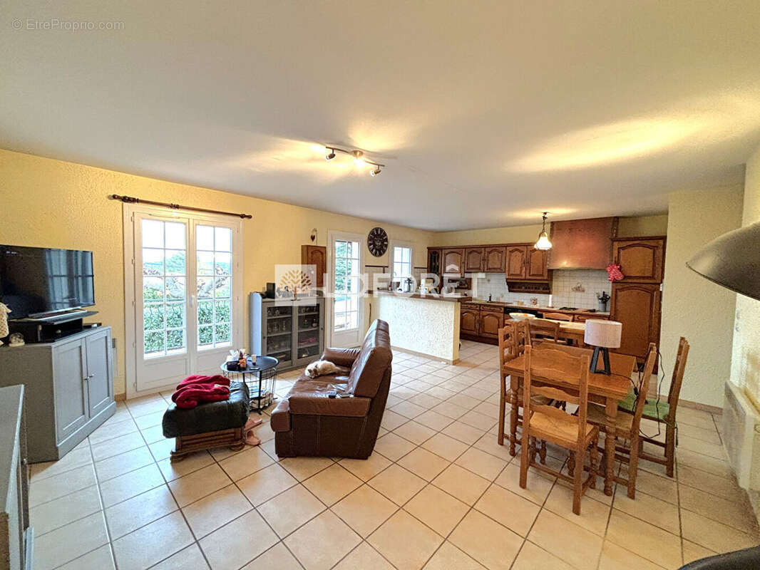 Appartement à SAINT-MAXIMIN-LA-SAINTE-BAUME