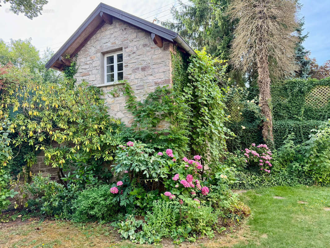 Vente jolie villa sur terrain de 602 m2 avec petite dépendance LUXEUIL LES BAINS - photo 29