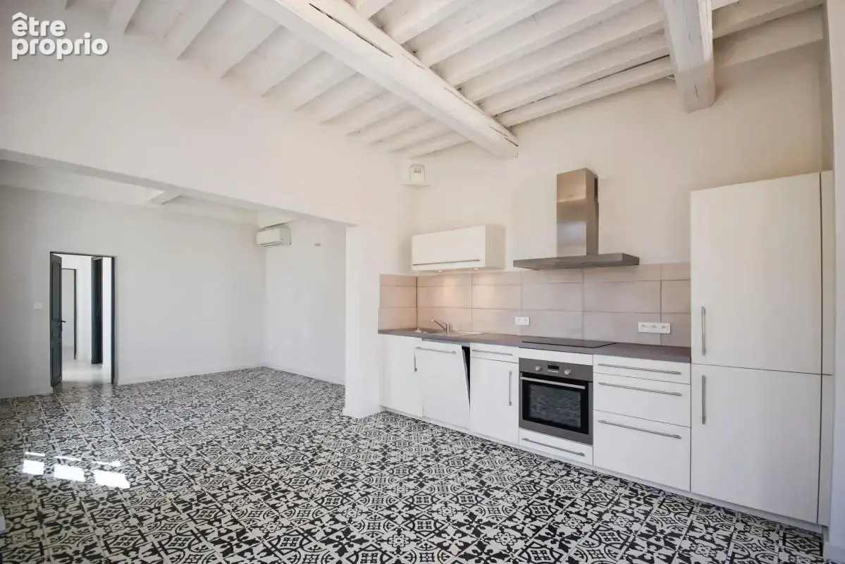 Centre d'Uzès, beau duplex rénové et climatisé - photo 5