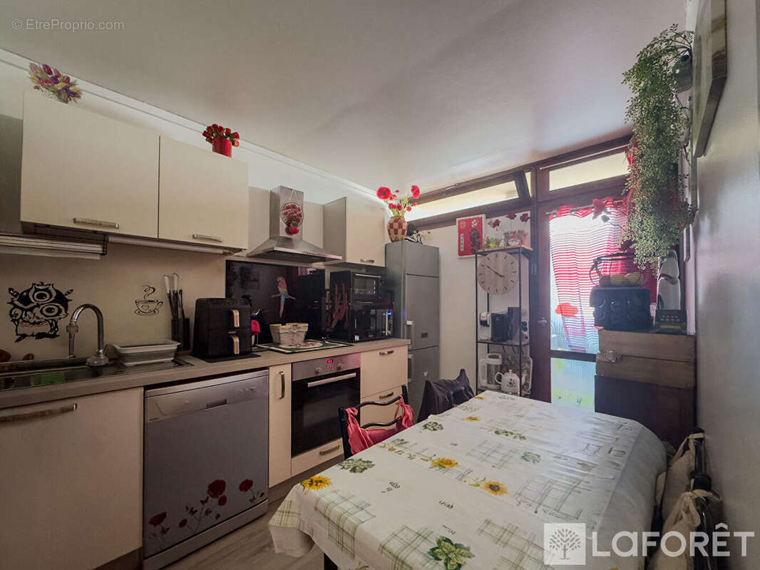 Appartement T3 vendu loué à Biscarrosse - Balcon, loggia, cave et bon état général - photo 5
