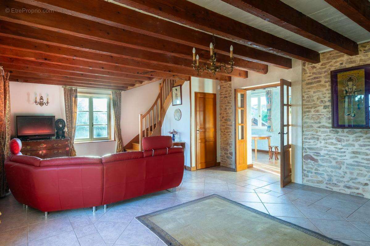 Maison familiale avec piscine et grand terrain - photo 9