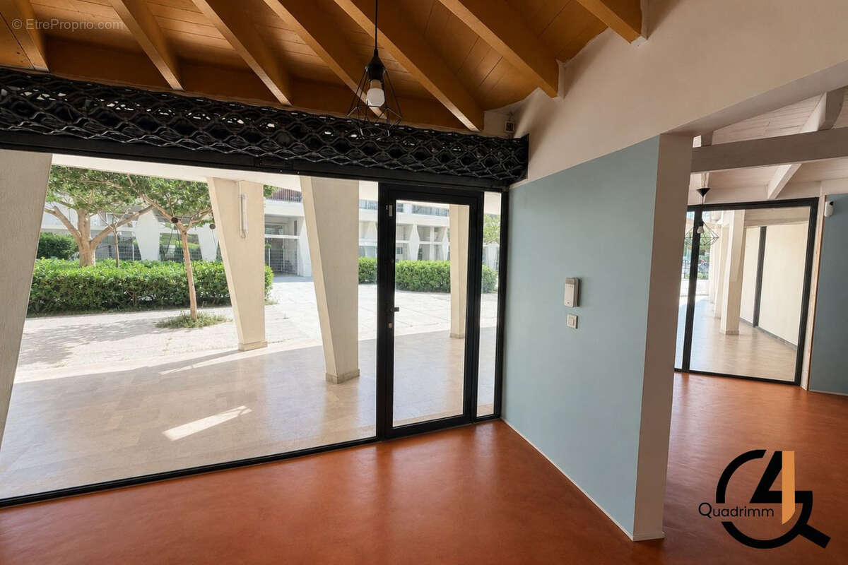 Spécial investisseur à La Grande Motte local + appartement T2 - photo 8