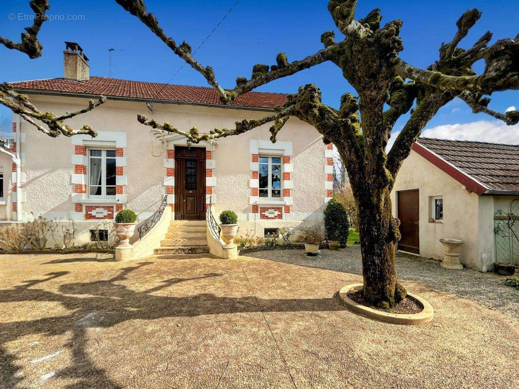 Maison à SARLIAC-SUR-L'ISLE