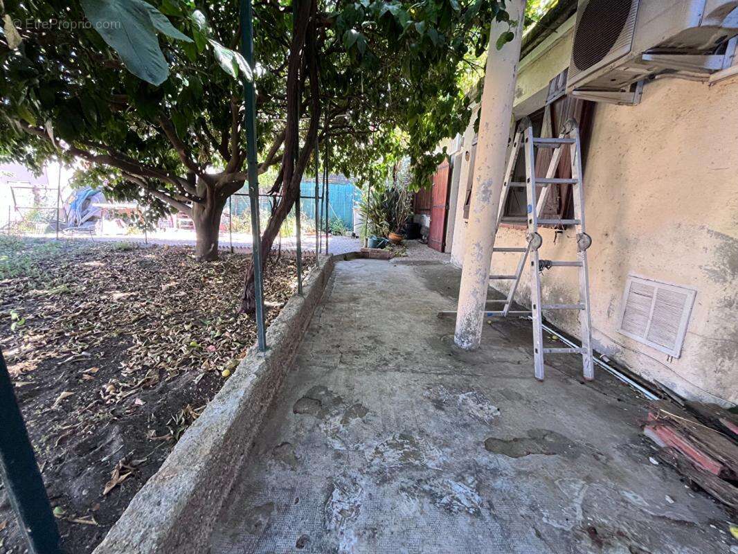 Charmante maison familiale de 230 m² avec double garage et jardin sur un terrain deux faces - photo 13