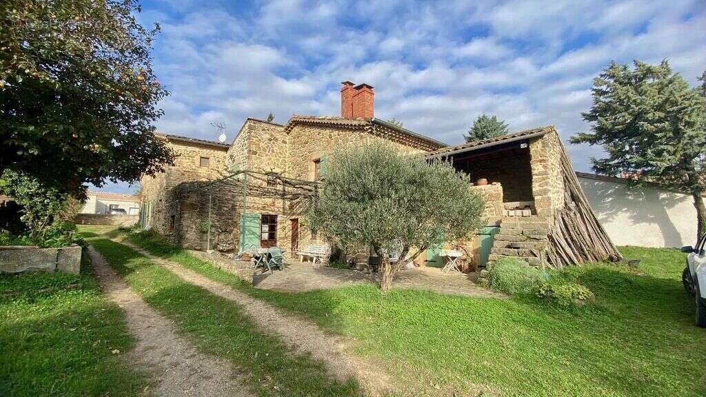 Authentique, maison en pierre avec gîte indépendant - photo 2