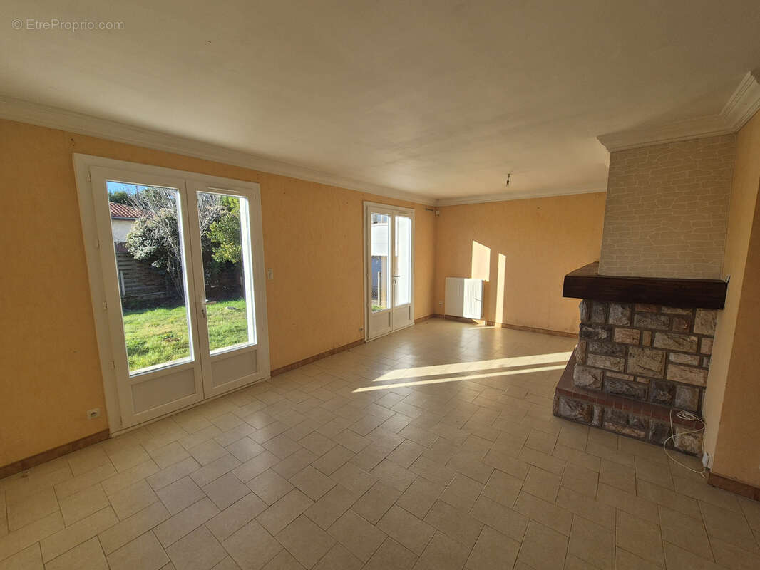 Maison à LA TOUR-DU-CRIEU