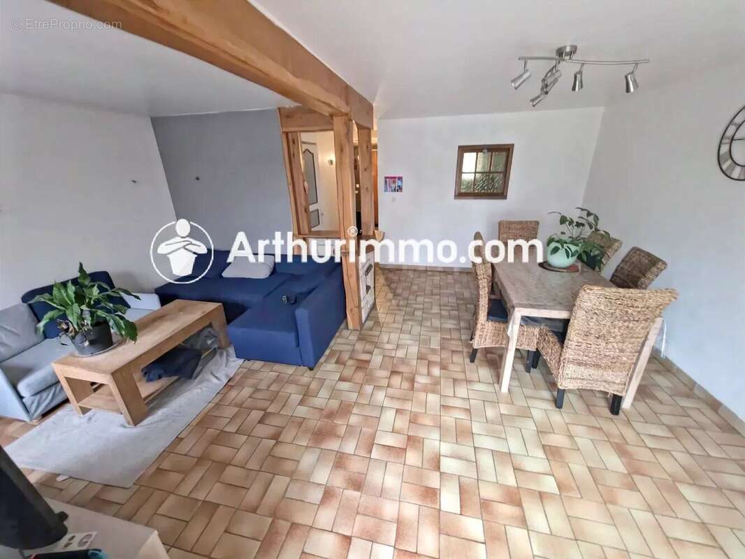 Appartement à SAVIGNY-LE-TEMPLE