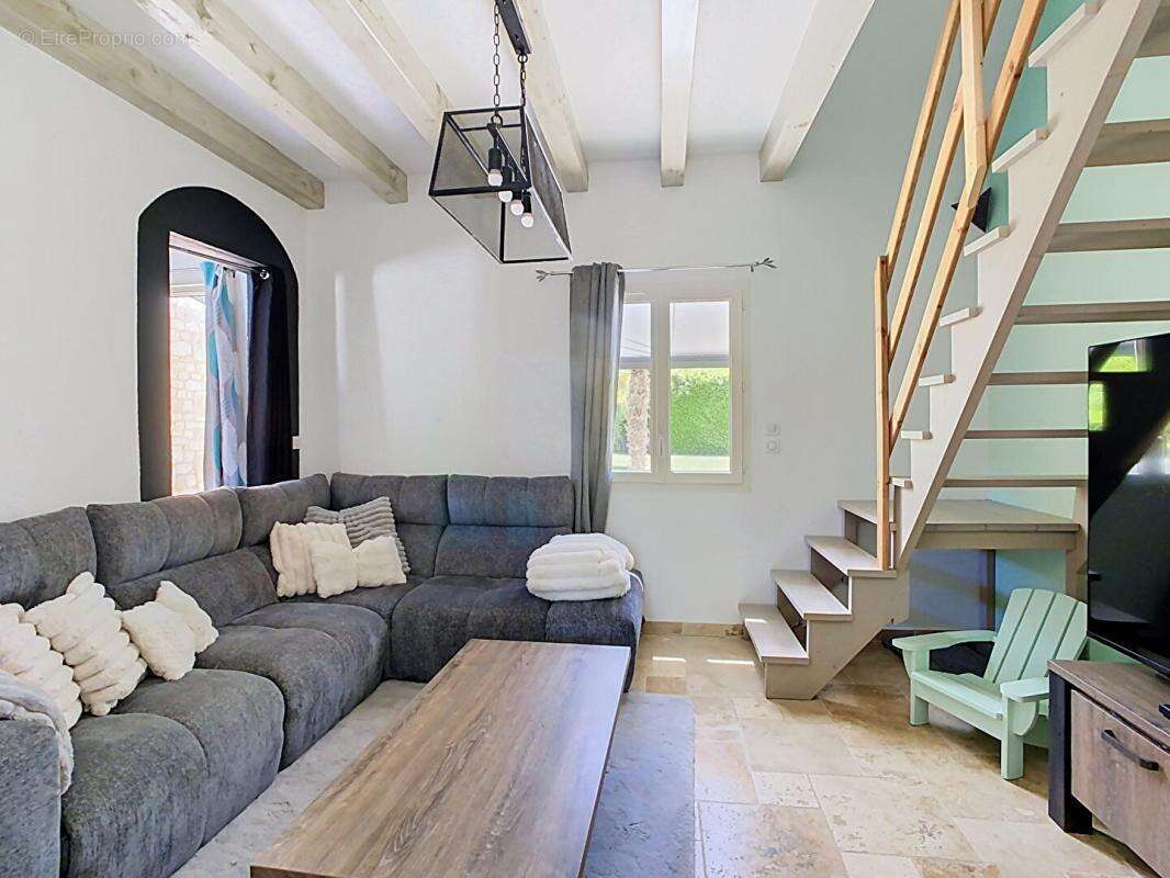 Belle propriété contemporaine avec piscine chauffée, dépendances et prestations de qualité - photo 7