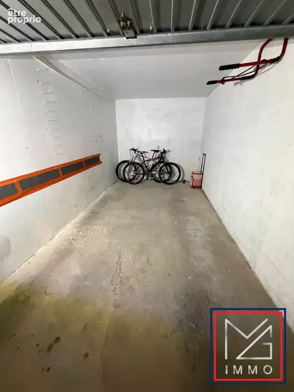 Garage proposé en supplément du prix de l'appartement.