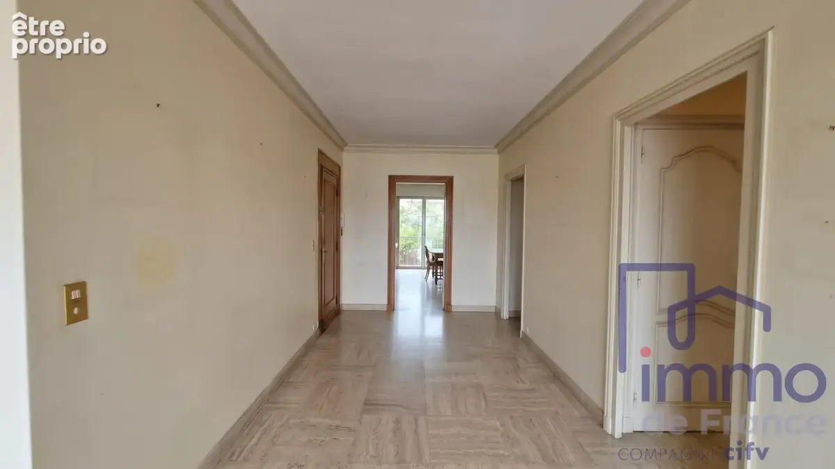 HALL ACTUEL