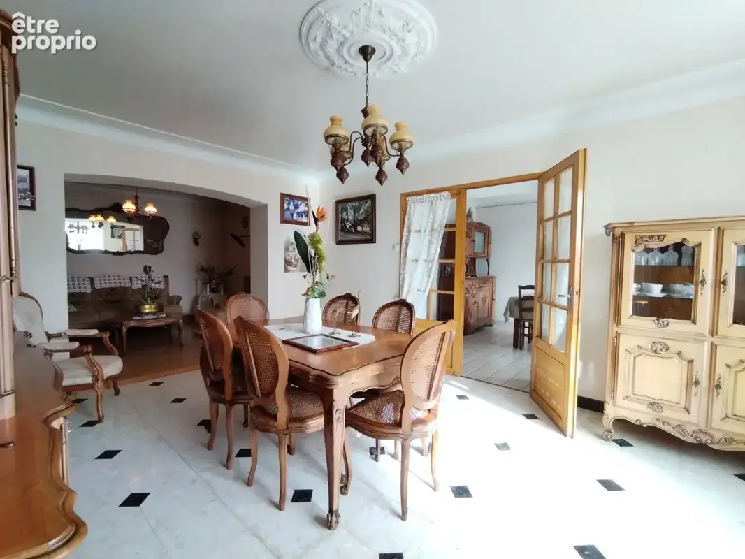 Maison familiale avec dépendances et terrain - photo 3