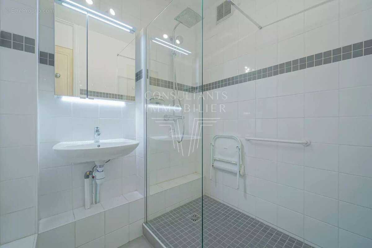 Appartement à PARIS-8E