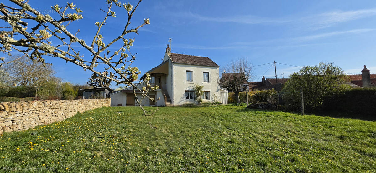 Maison à CHAMPLEMY