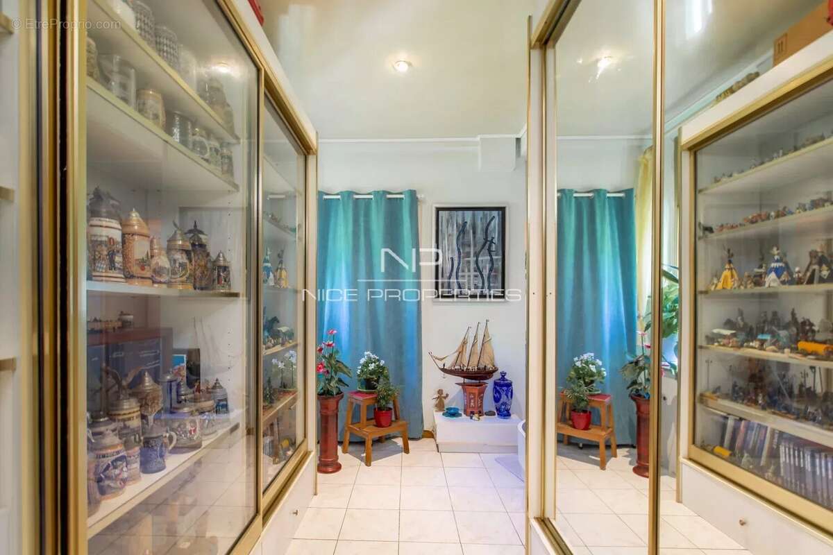 Beaulieu-sur-mer, bel appartement en dernier étage à rénover. - photo 8