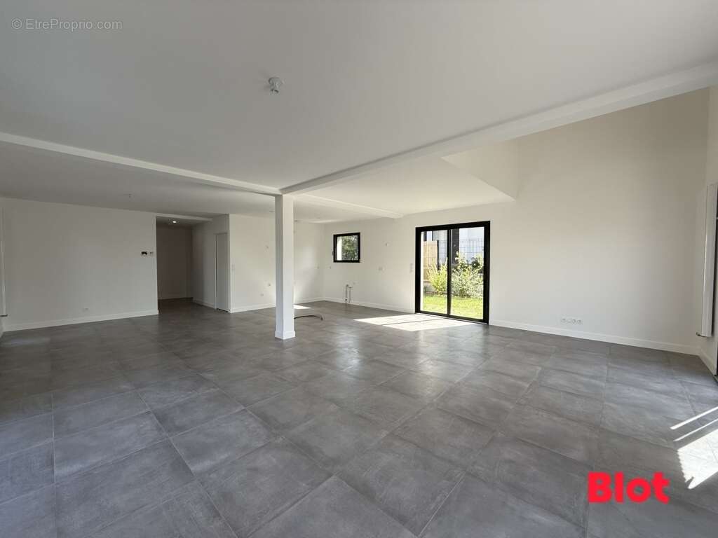 Maison 157 m² à Cesson-Sevigne  - photo 2
