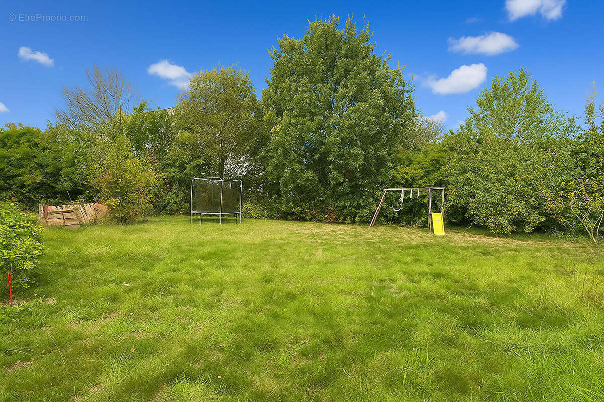 Terrain à VERN-SUR-SEICHE