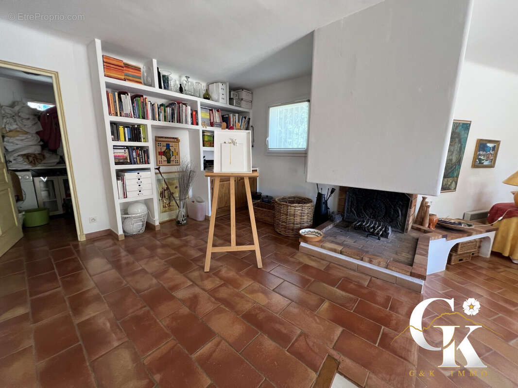 Maison 250 m² à Saint-Cyr-Sur-Mer  - photo 9