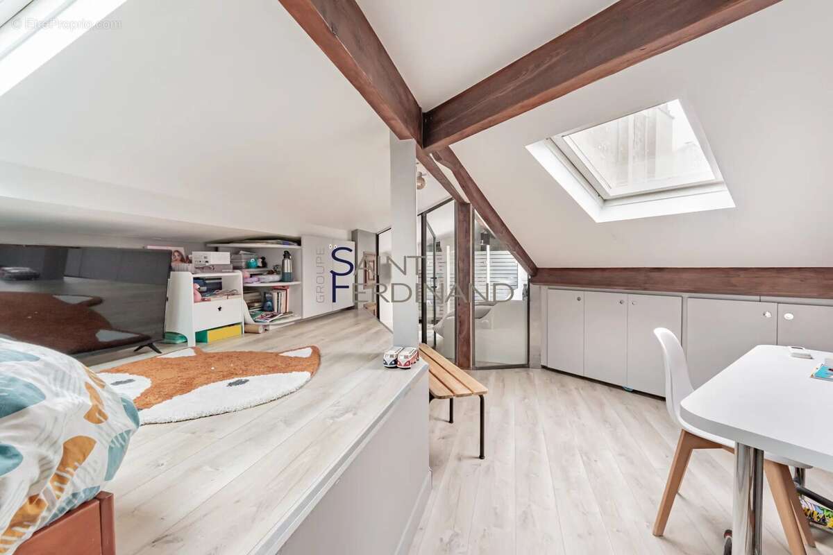 Appartement à PARIS-17E