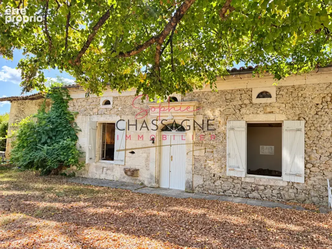 Maison en pierre avec deux logements et de nombreuses dépendances sur 274 m2 de terrain - photo 2