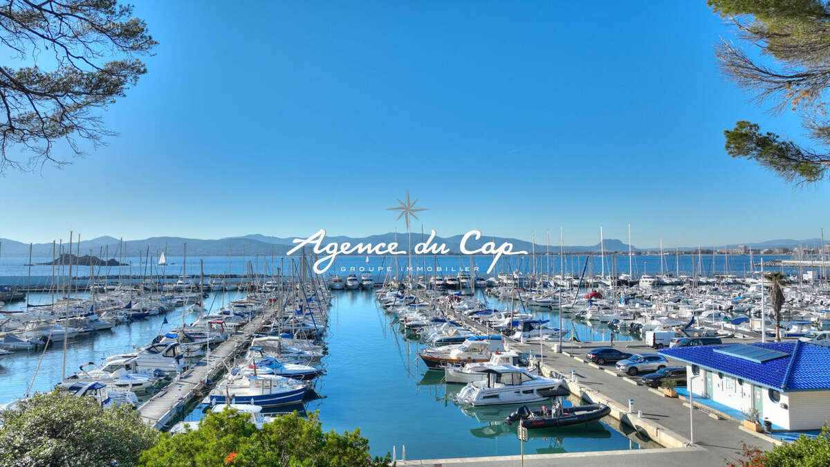 Villa de caractere sur le port santa lucia vue mer tout a pied avec piscine a saint raphael - photo 4