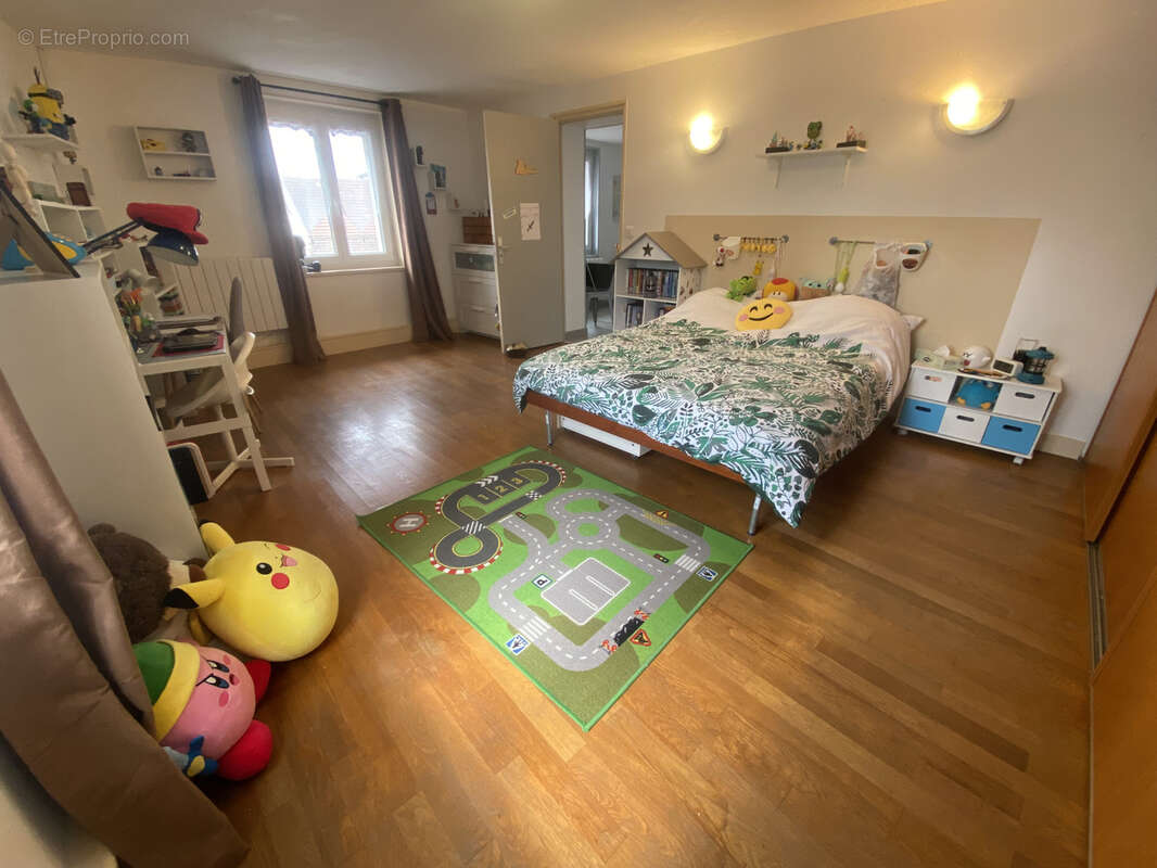 Maison à VER-SUR-LAUNETTE