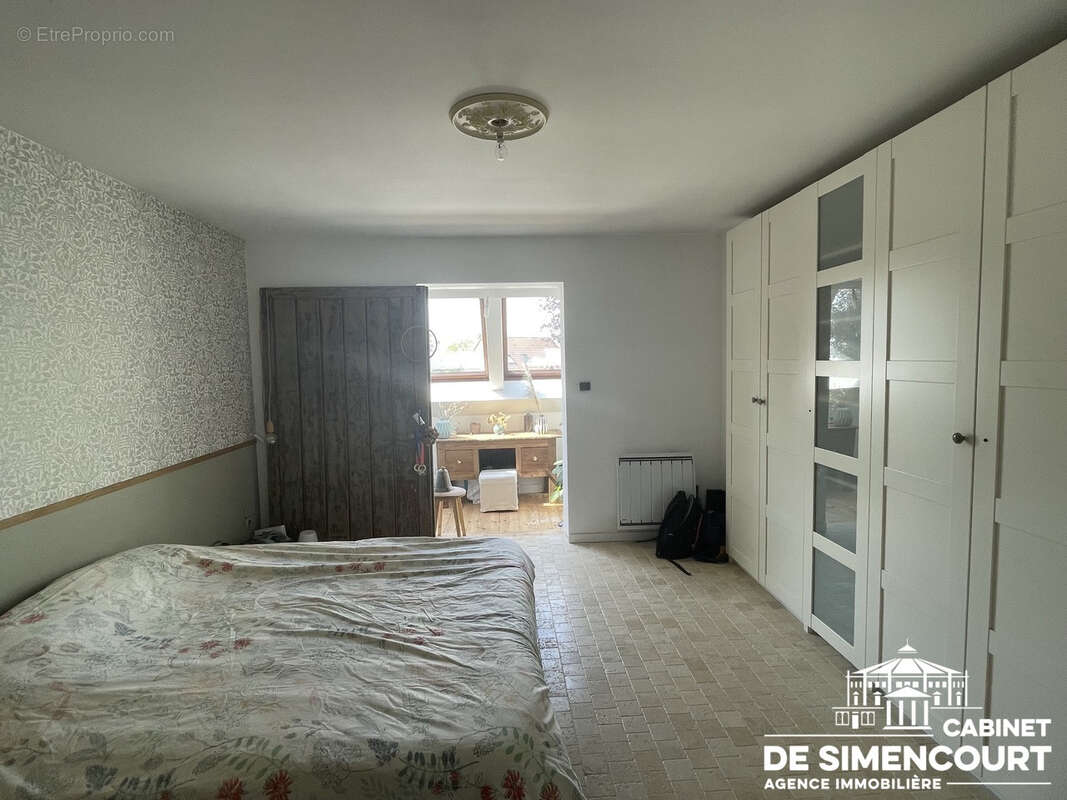 Exclusivité sur Saint-Fuscien - Belle maison de charme avec jardin et garage - photo 4