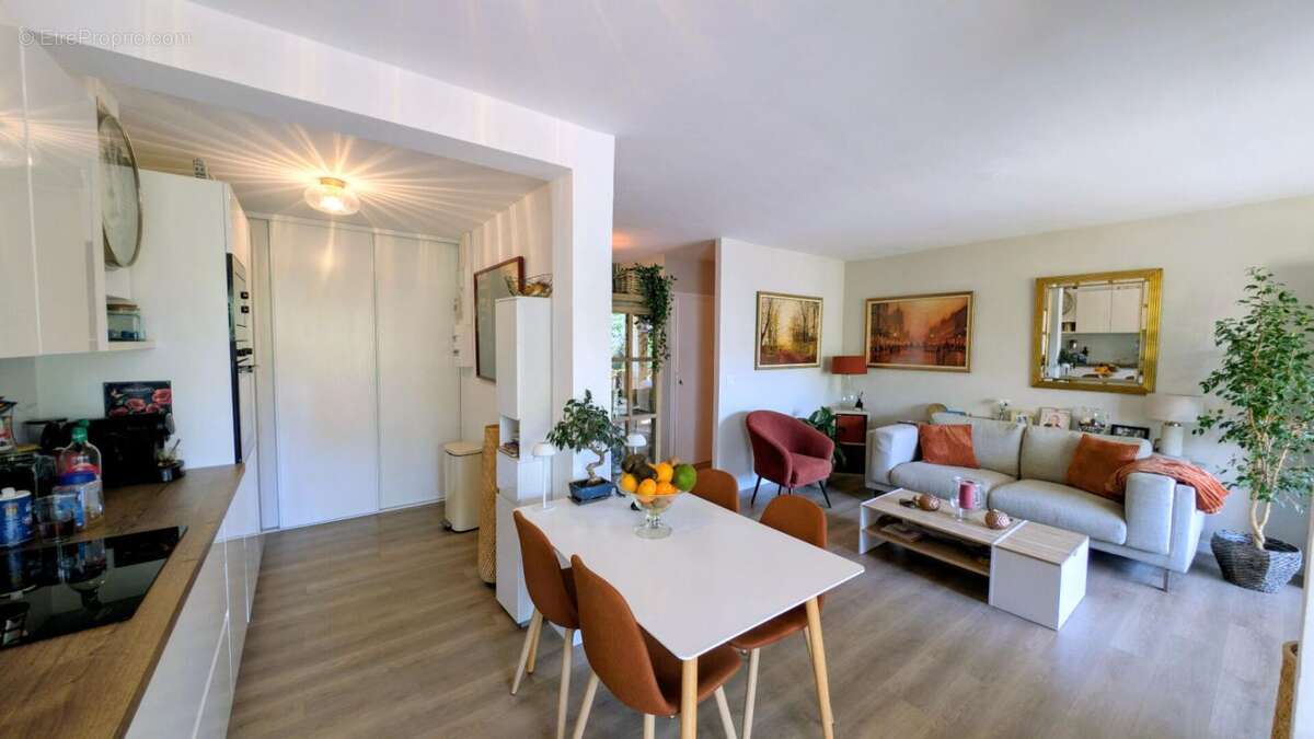 Grand t2  avec terrasse parking et cave . emplacement exceptionnel au c?ur de boulouris - photo 16