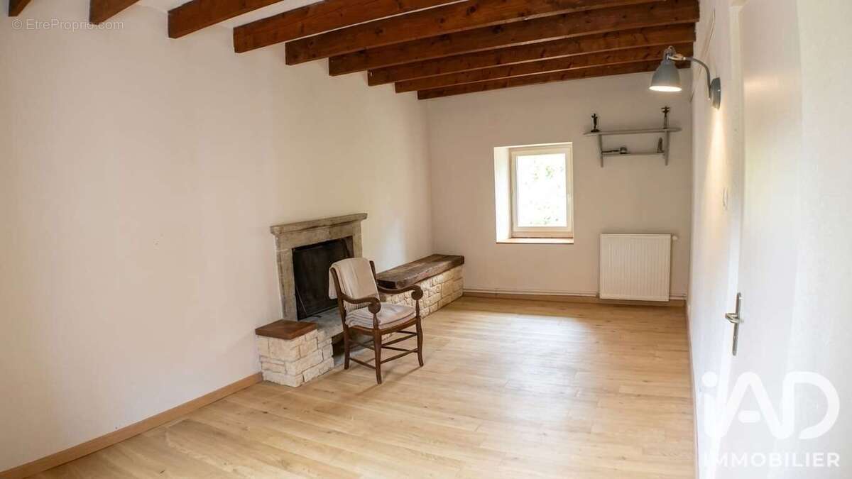 Maison 129 m² à Saint-Pierre-De-Curtille  - photo 9