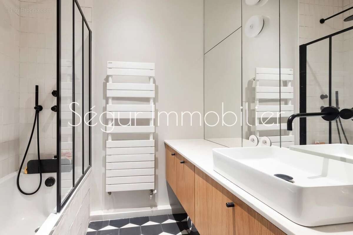 Appartement à PARIS-15E