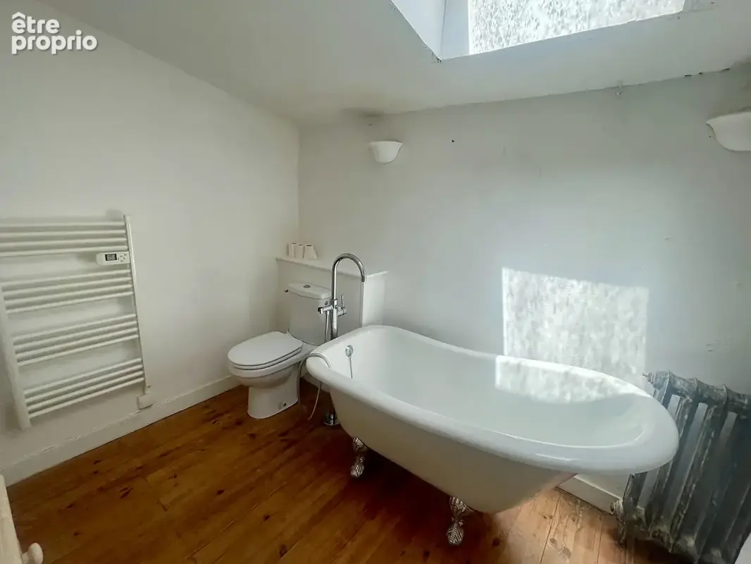 Maison et maison d'amis en centre ville LOULAY, tout à l'égout - photo 6