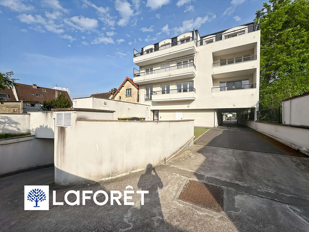 Appartement à SAINTE-GENEVIEVE-DES-BOIS