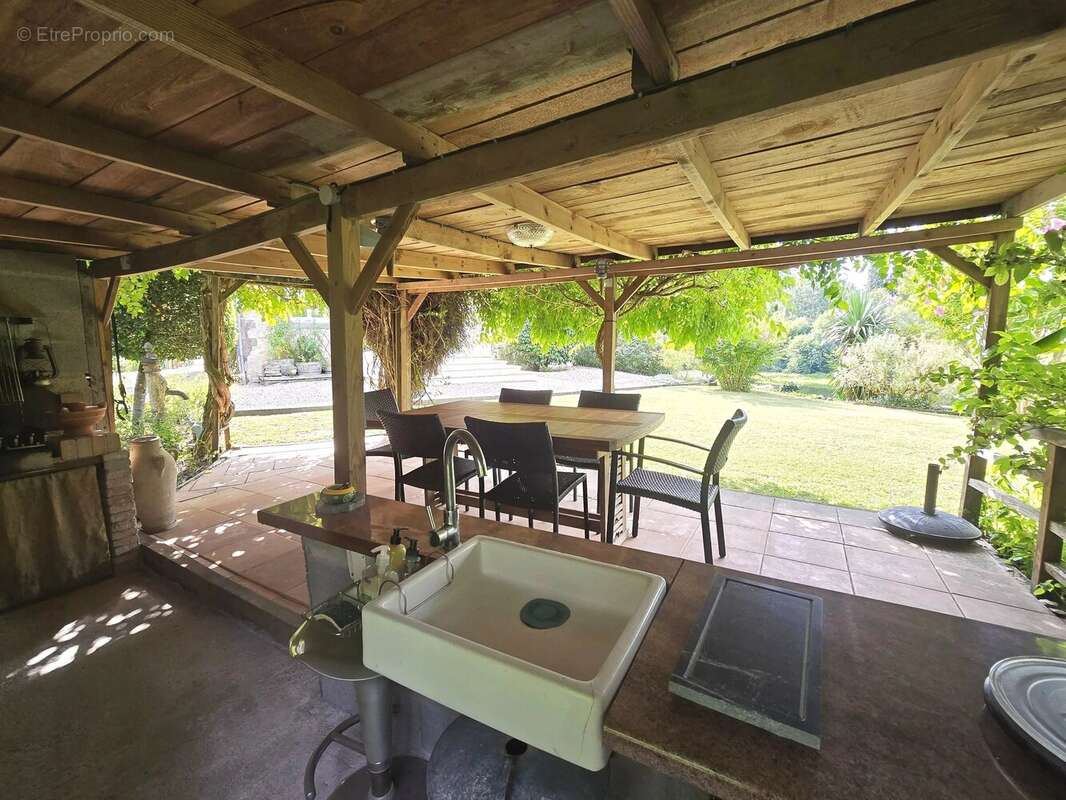 Maison à PESSAC-SUR-DORDOGNE